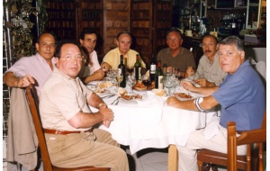 47 - En el restaurante Oasis - 2001